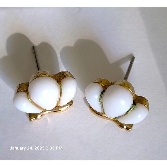 Signed Vintage Avon Earrings Gold Art Deco Gatsby Collection White Shell - Picture 3 of 6